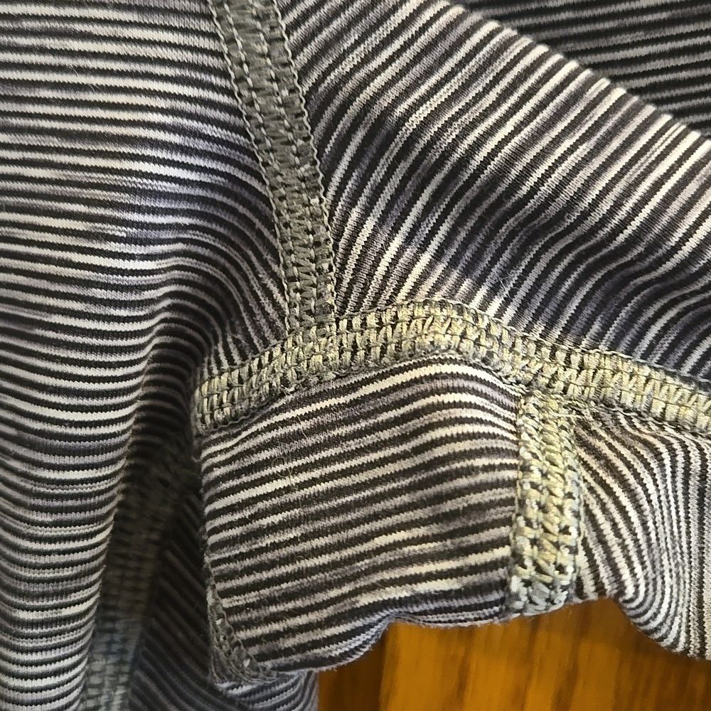 Lululemon cropped legging sheer side panel zippered pocket in back size 4 - Picture 15 of 15